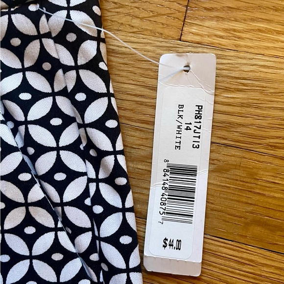 New Direction scalloped shorts/black & white/ front & back pockets/ NWT/ size 14 - Picture 2 of 8